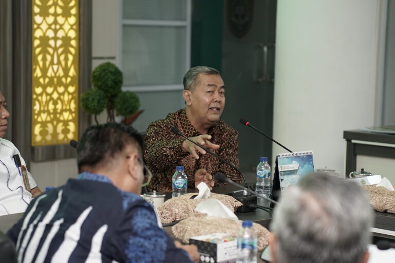 Diskusi Perkembangan Kebijakan Akademik di Indonesia oleh UIR dan Musliar Kasim