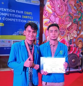 Dua Mahasiwa Teknik Sipil Menang Silver Medal pada Kompetisi Internasional Science and Invention Fair di Universitas Ganesha Bali