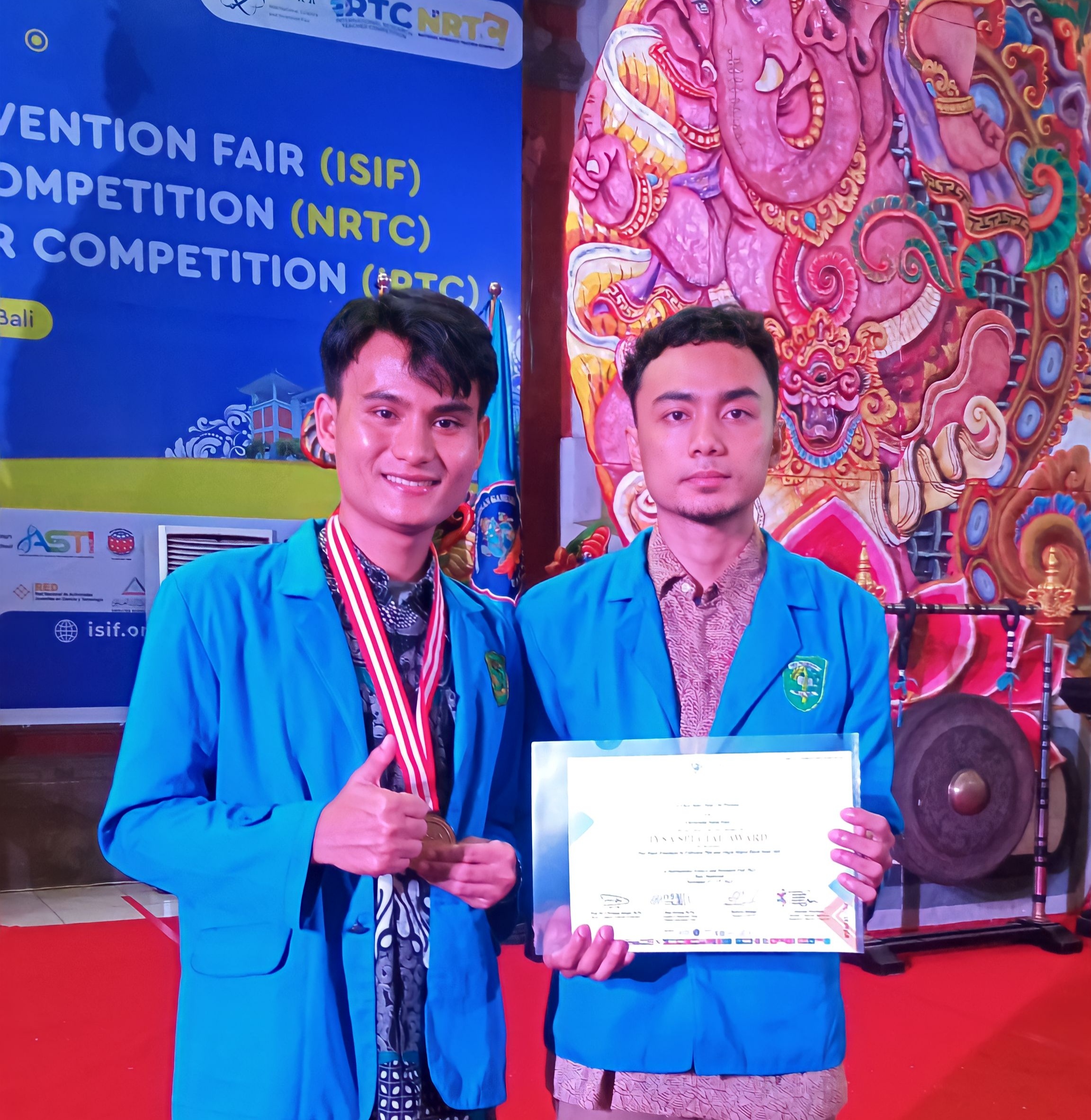 Dua Mahasiwa Teknik Sipil Menang Silver Medal pada Kompetisi Internasional Science and Invention Fair di Universitas Ganesha Bali