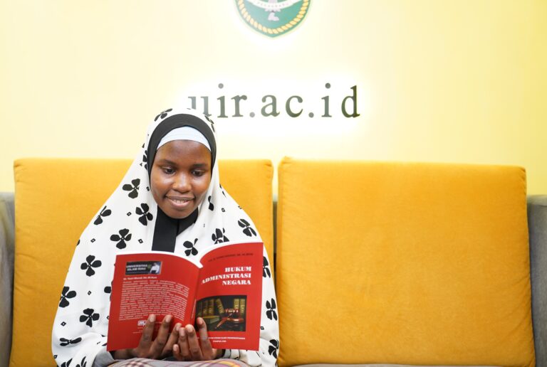 Aisyah Mahasiswa Asing UIR Asal Uganda
