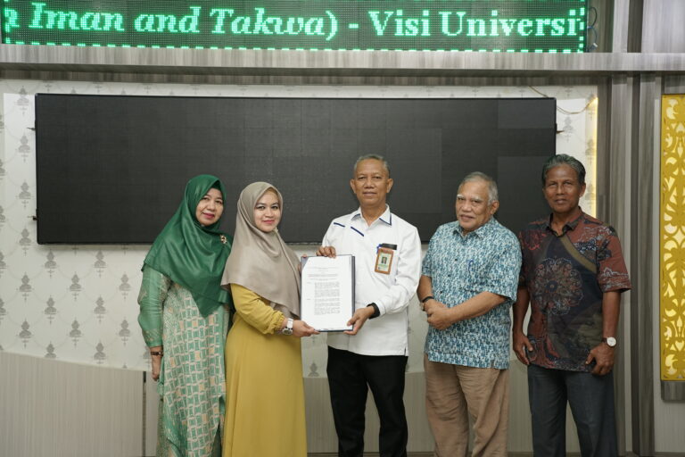 Penyerahan SK Prodi Pendidikan Profesi Guru UIR