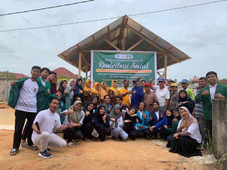 PMM Inbound UIR Kegiatan Sosial Bangun Posyandu di Kelurahan Tuah Karya Pekanbaru
