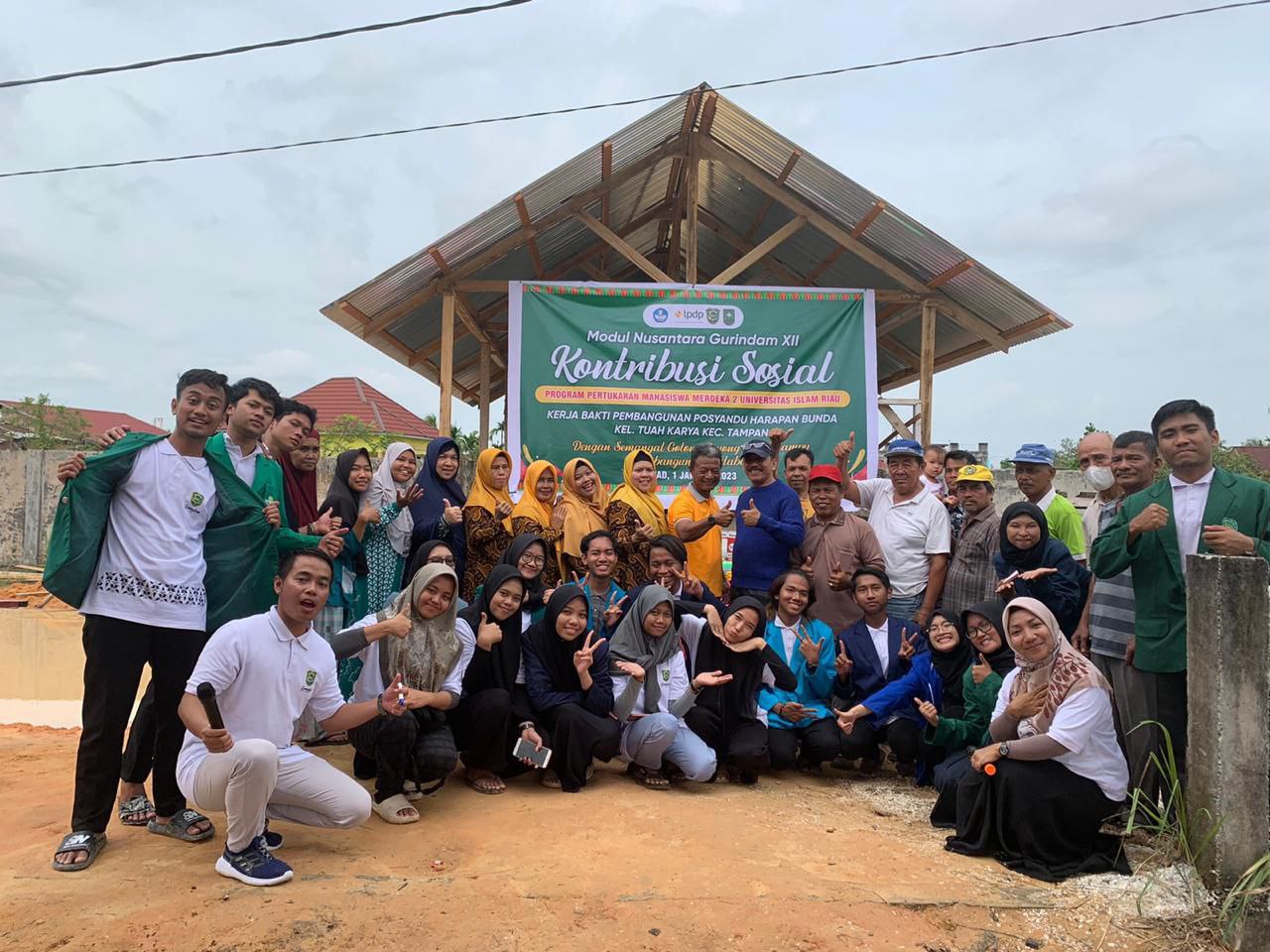 PMM Inbound UIR Kegiatan Sosial Bangun Posyandu di Kelurahan Tuah Karya Pekanbaru