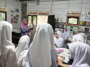 sofiah-pusataka-titik-temu-alumni-uir-scaled
